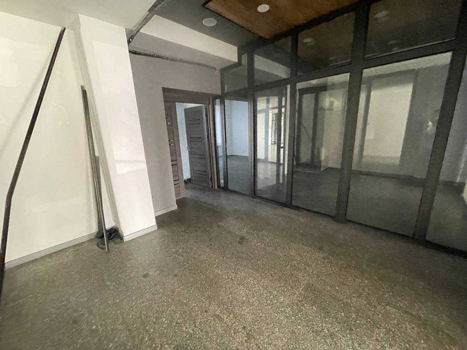 Офис в аренду 302м2 1-линия 1 этаж Шота Руставели Гранд мир отель (ЛА)