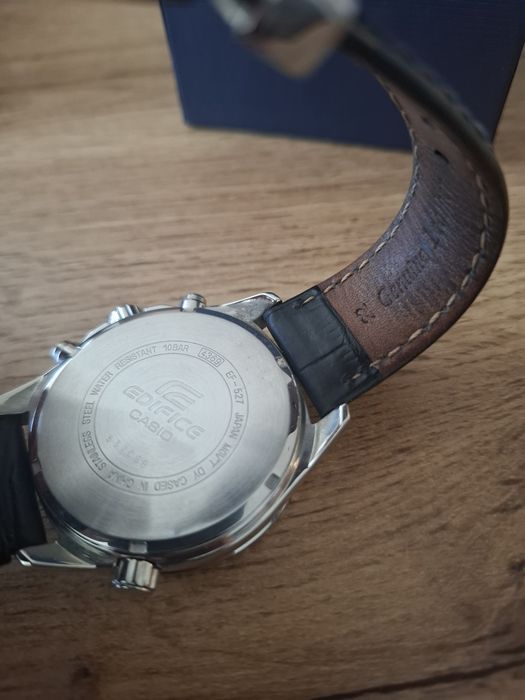 Часовник EDIFICE-casio