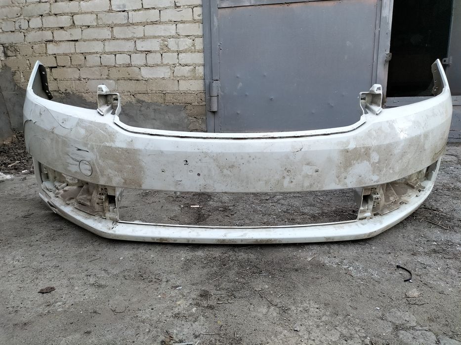 Передний бампер Шкода Рапид