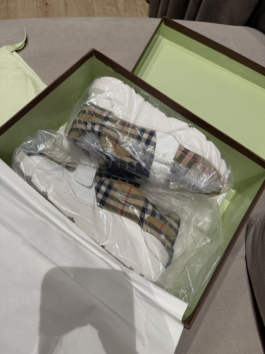 Обувки Burberry