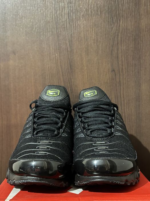 Nike Air Max Plus Black Grey Bolt - 40,41,42,43,44,45,46