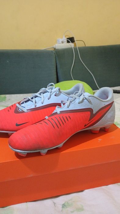 Продавам бутонки Nike в отлично състояние. Ползвани са 2-3 пъти