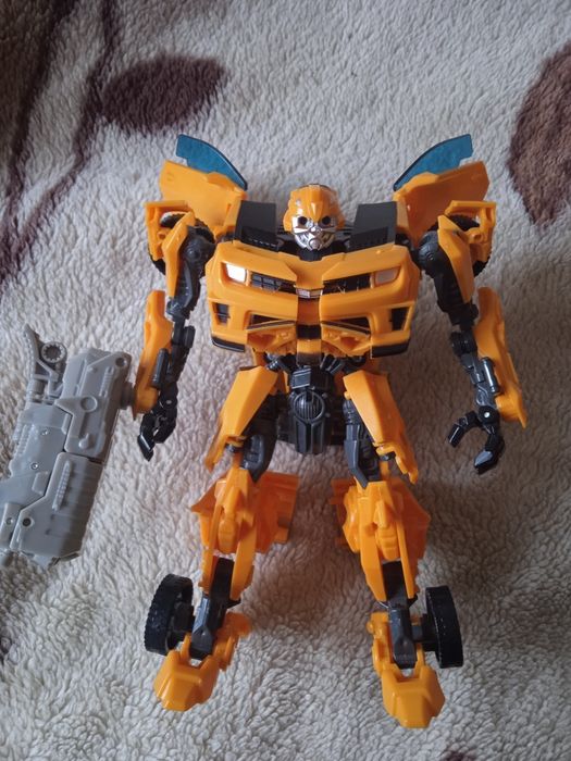 Продаю Робота-трансформера Бамблби