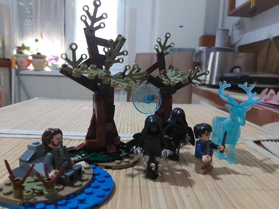 Piese și figurine lego