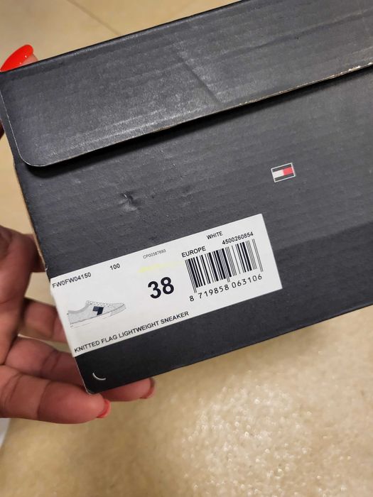 Tenesi Tommy Hilfiger, 38, sneakers albi dama