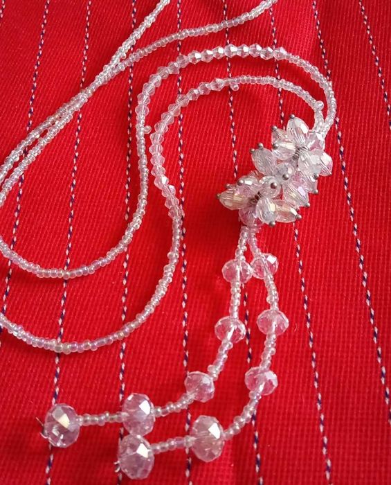 Продам бусы, броши