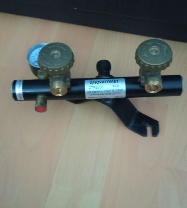 Vând centralină și regulator presiune cu inversor automat