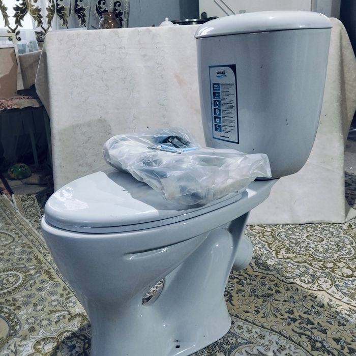 Унитаз новый.  Срочна сатылады.  Келісімі бар.