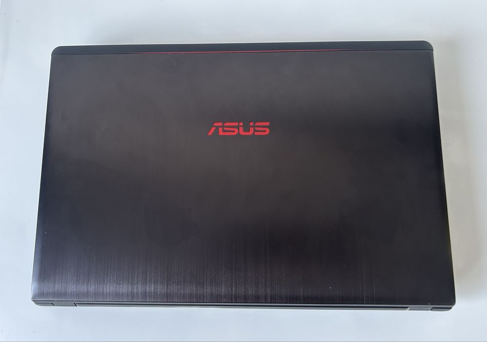 Геймърски лаптоп Asus ROG