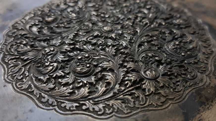 Продавам азиатска сребърна чиния от края на 19 век