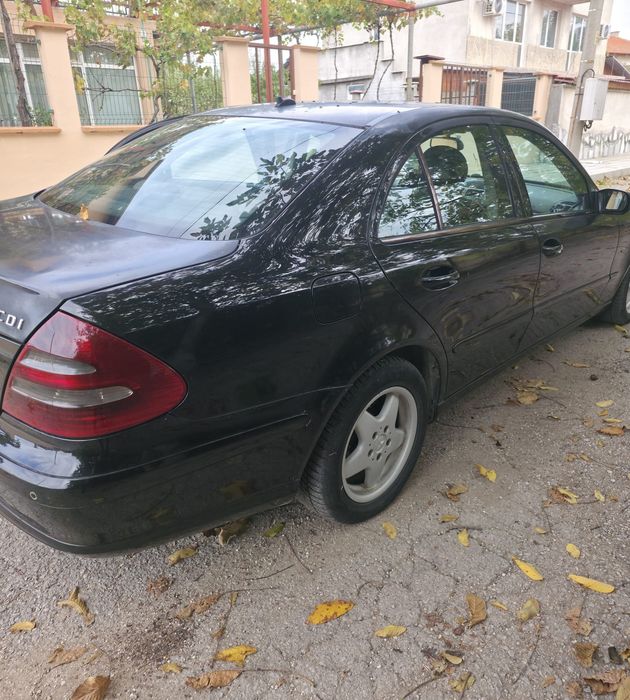 Продавам Mercedes W211