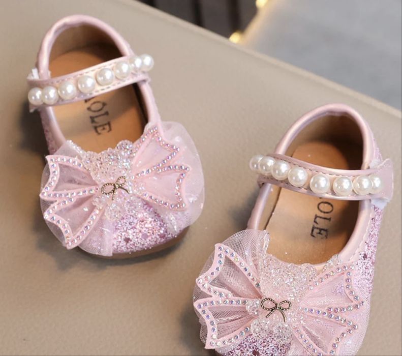 Продам нарядное платье и туфли на девочку