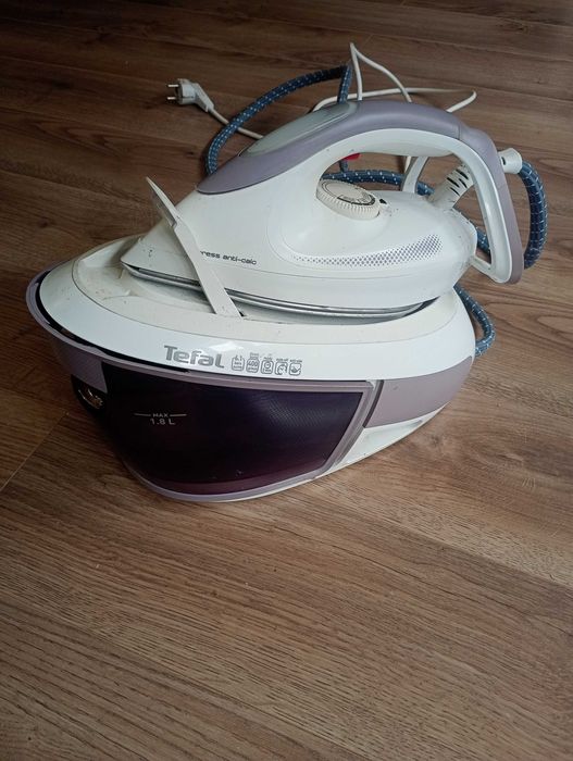 Vând statie de calcat cu aburi