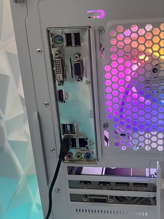 i3 9100f SAPPHIRE RX 570 4GB 120GB SSD 8GB RAM Геймърски компютър