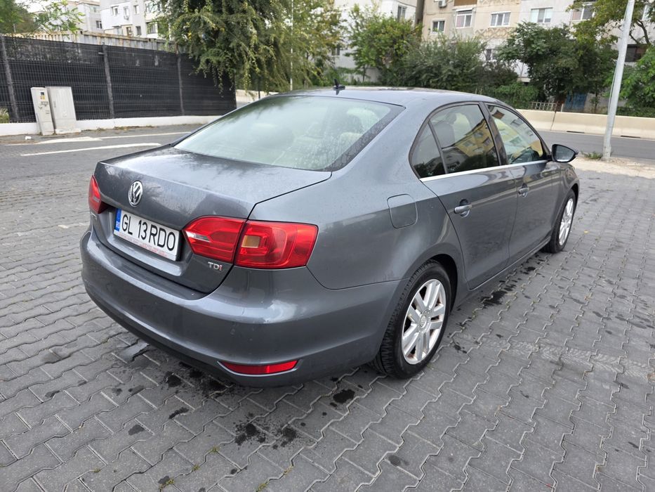 VOLKSWAGEN Jetta 2012 — imagine 3