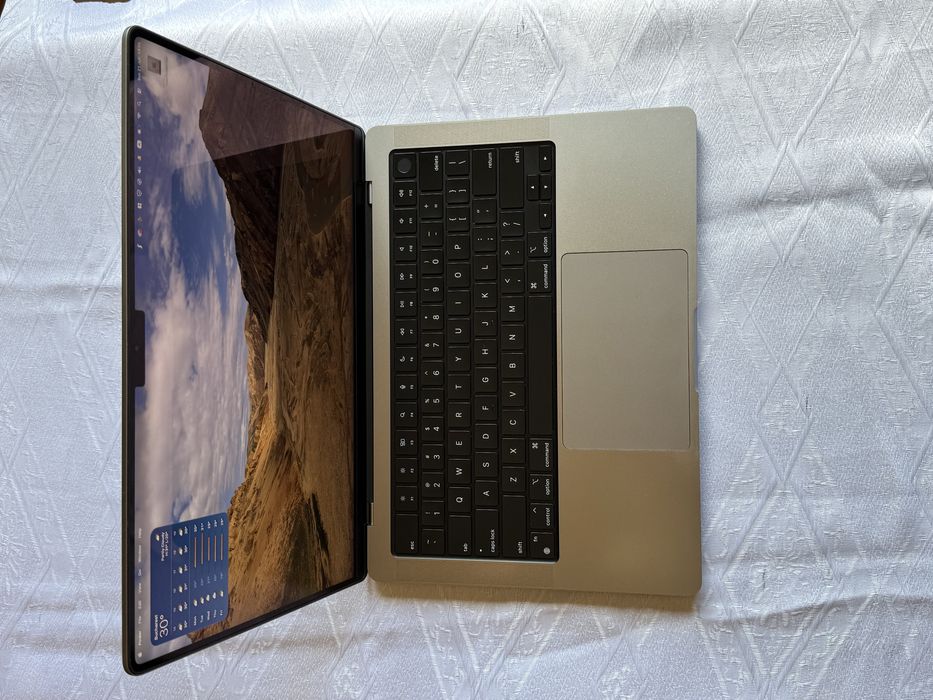 macbook pro m1 14 - Laptopuri oferte online | OLX.ro