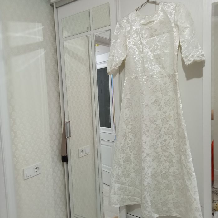 Белый платье атлас