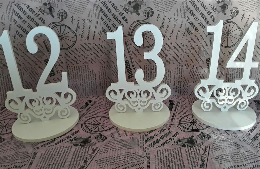 Цифра бяла 30см.