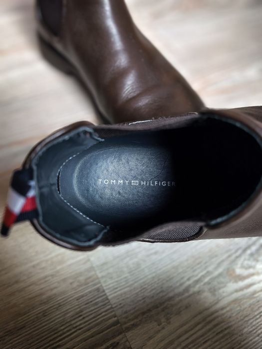 Ghete piele TOMMY Hilfiger  marimea 42 maro made in PORTUGAL