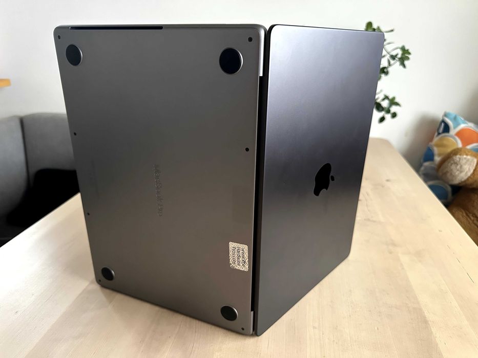 Apple Macbook Pro A2442 М1 MAX 32GB 32GPU 14 инча 2021 г