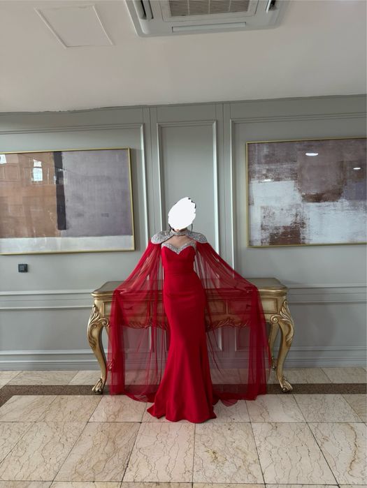 Продам красное вечернее платье