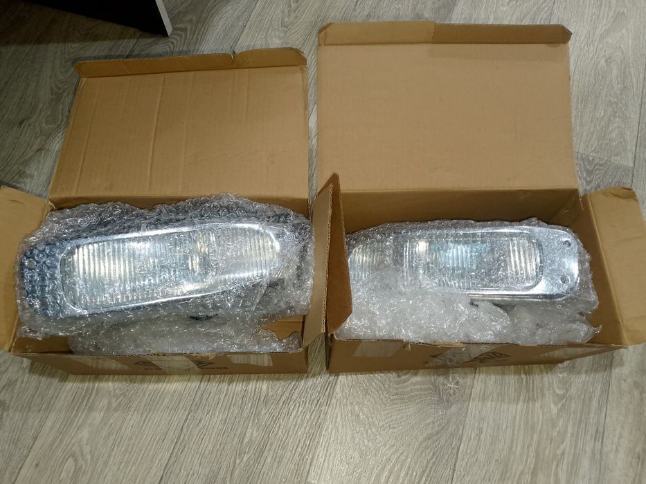 Продам противотуманные фары на Mazda cronos 626