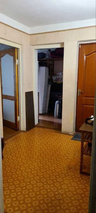 Продам 4 комнатную квартиру в хорошем районе