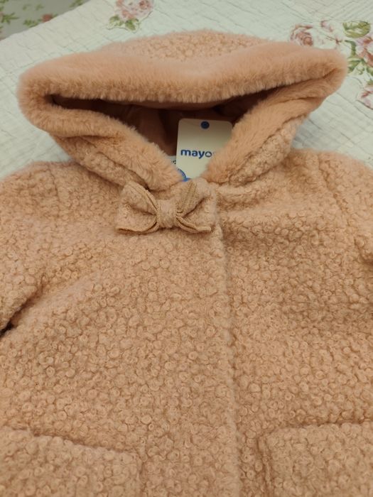 Ново  уникално палтенце  и ботушки Майорал