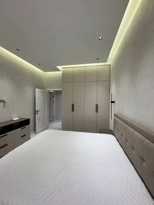 Академ городок. Новостройка 3/5/7. Площадь 84кв.м. мебель+техника.