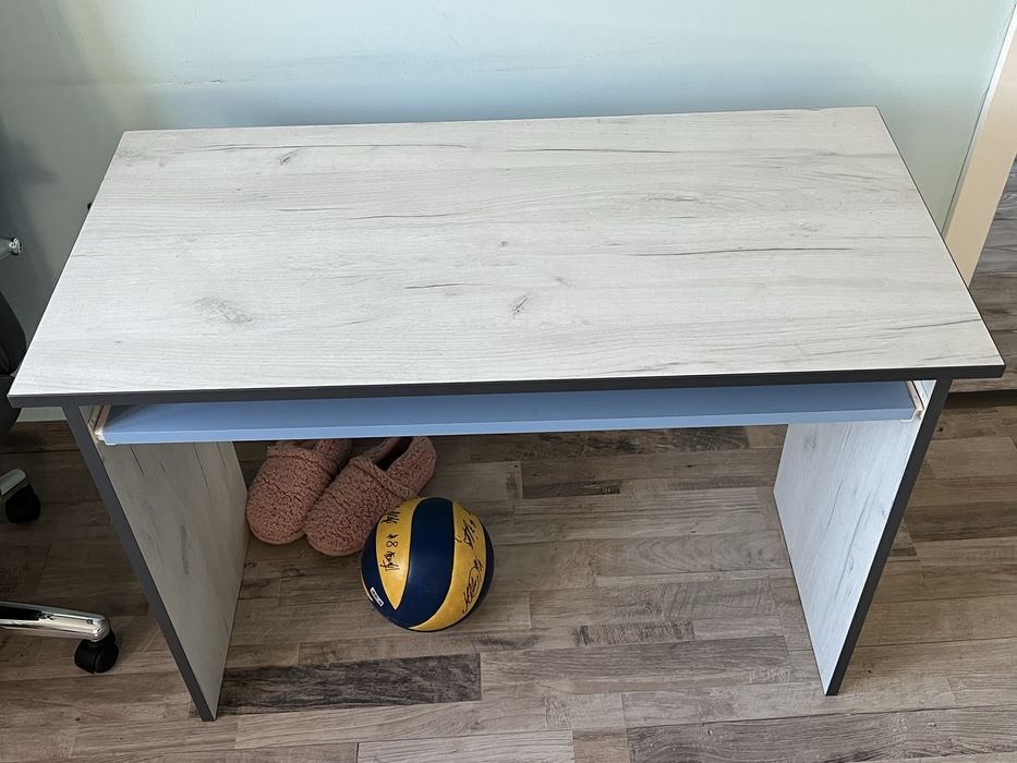 Гардеробчета и бюро с шкафчета