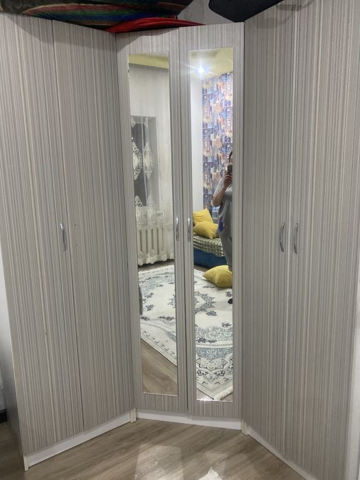 Угловой шкаф для одежды