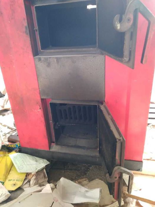 2 centrale  una pe ulei ars si pe lemne de 80 kw si wismman de 35kw