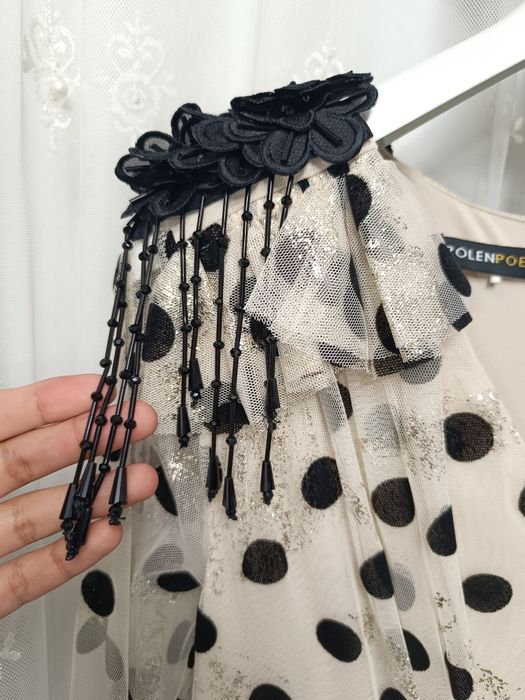 Длинное платье с горошкой