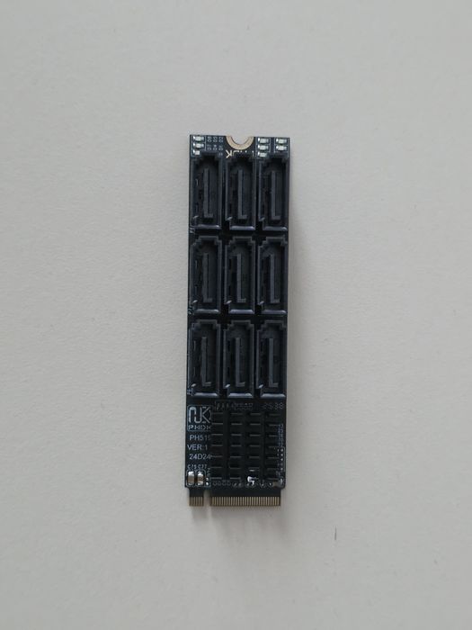 Adaptor M.2 NVMe (M-Key) la 9x SATA 3.0 - placă expansiune stocare