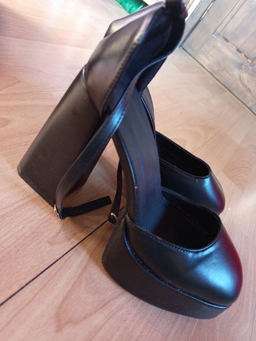 Обувки на платформа