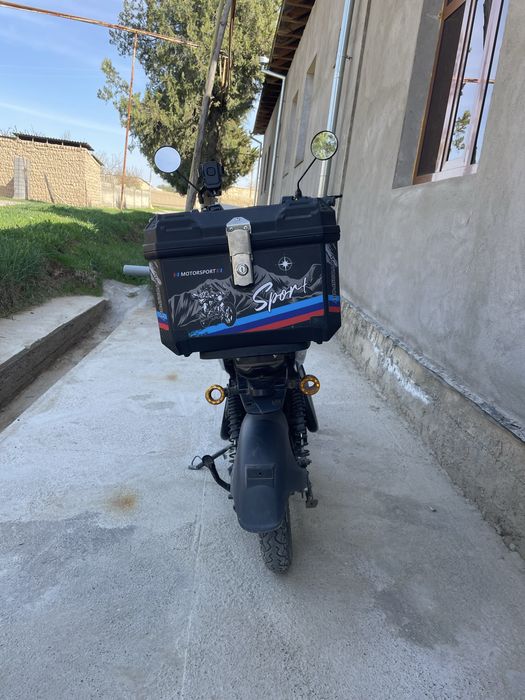 Sukuter sotiladi narx 5 mln aybi yoq benzinli suketerlarga abmen bor