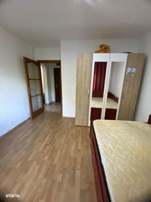 2 DECOMANDATE la etajul 2, centrala, bucatarie mare, boxa, Bicaz