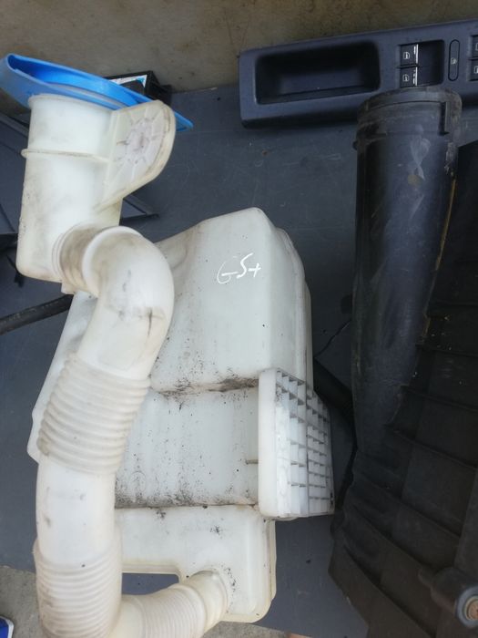 Vas lichid parbriz, carcasa filtru aer,panou butoane vw golf 5 plus