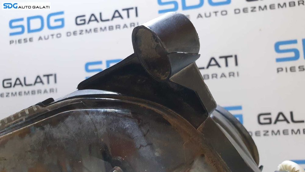 Far Dreapta cu Defect Renault Symbol 1 2002 - 2012 Cod 8200228792