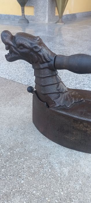 Fier vechi de călcat, cu Horn