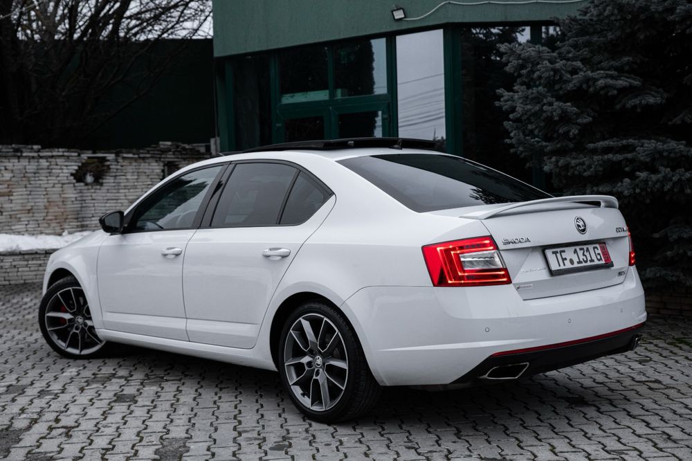 Skoda octavia VRS  2017 /2.0 diesel /184 CP /distronic /trapa Panorami