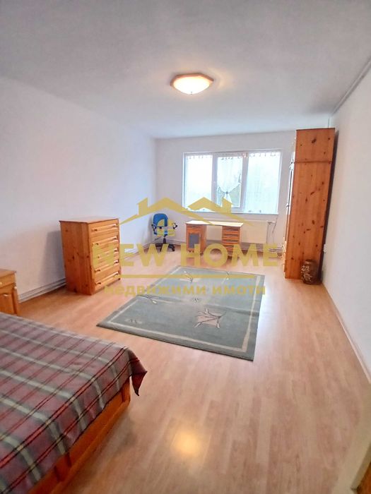 Светъл, слънчев, топъл апартамент под наем.