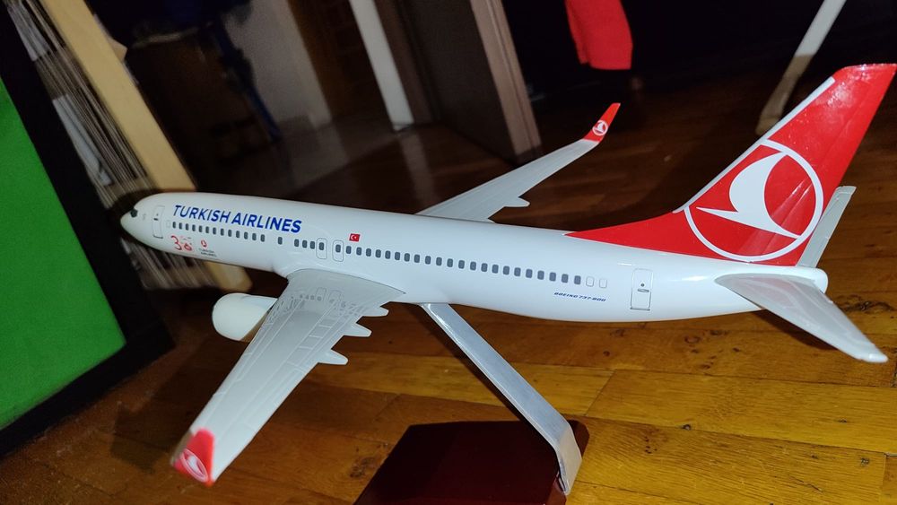 Avion mașini  figurine M&M diverse jucării pentru copii