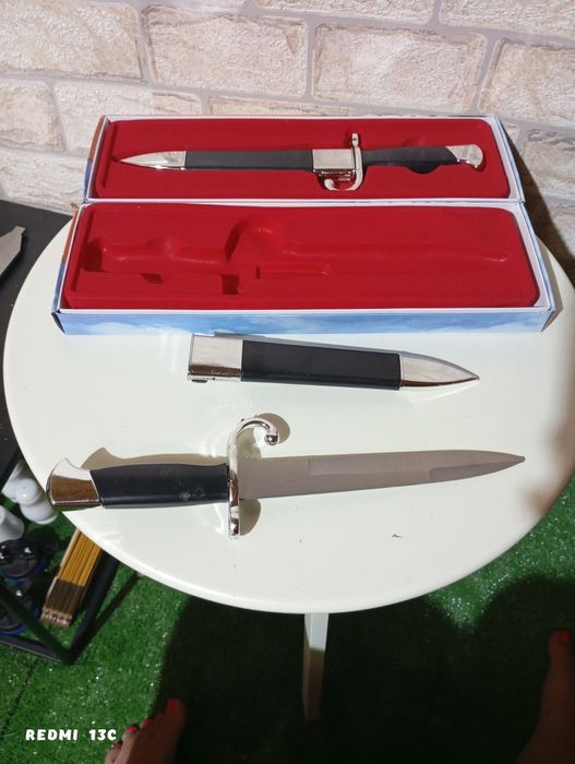 2 броя сувенирни ножове