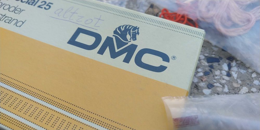 Чилета конци Мулине DMC  и бродерии  неизползувани