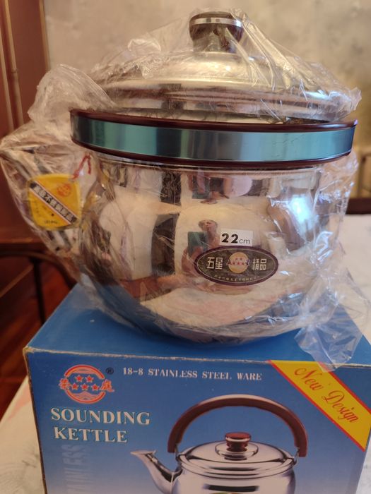 Новый чайник на 22 см. нержавейка качество отличное