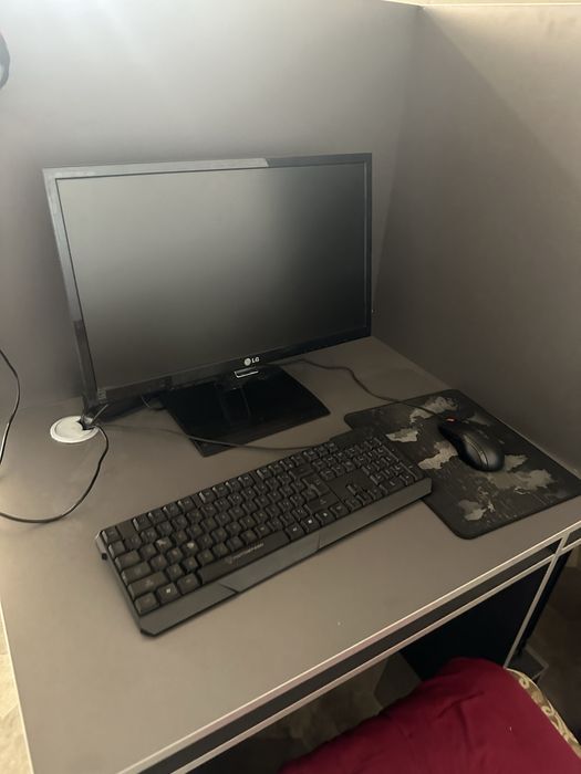 Kompyuterlar bor igravoy 7 ta srochno sotiladi! Mebellari bilan!!!