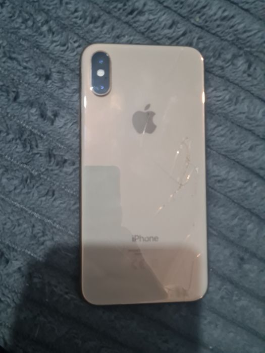 Айфон xs не включается,