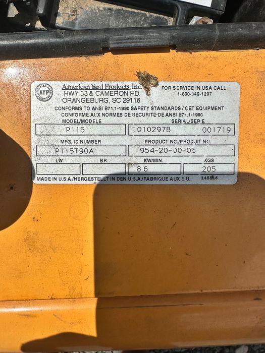 Tractoraș tuns gazonul