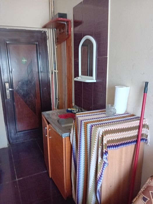 Vând camera camin Valea Roșie